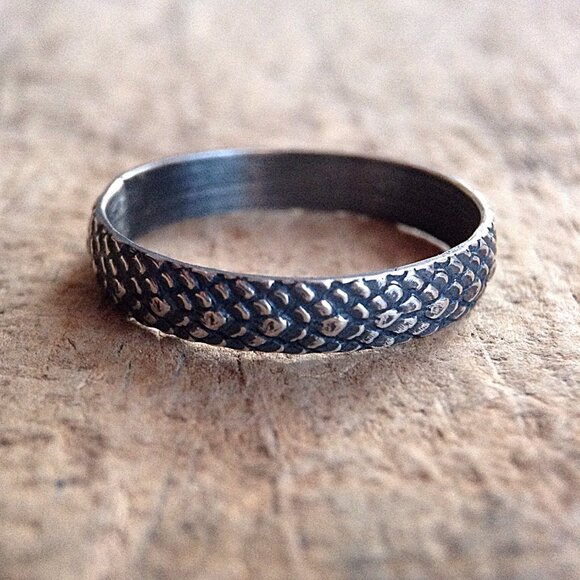 Tesoro Del Sol Jewelry - Oxidized Sterling Silver Mermaid Scales Ring - Size 8